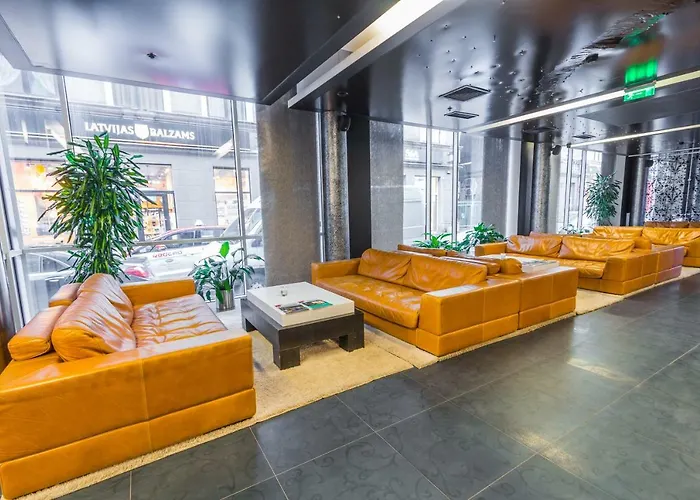 Royal Square Hotel & Suites