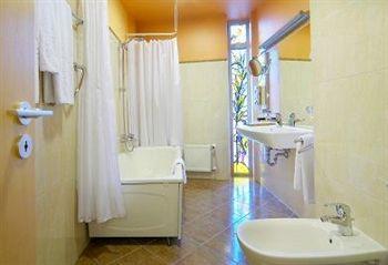 Royal Square & 5* Riga