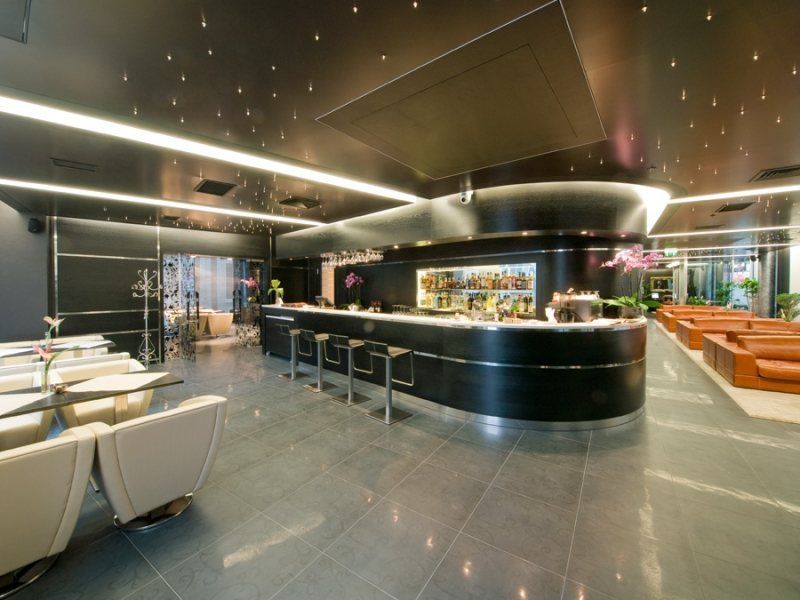 Хотел Royal Square & 5*