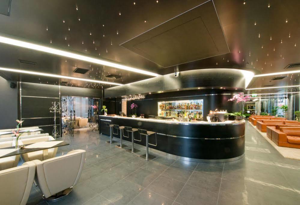 Хотел Royal Square & 5*